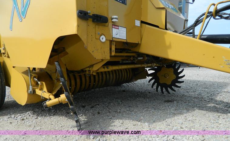 image for item J8823 2001 Vermeer 605XL round baler
