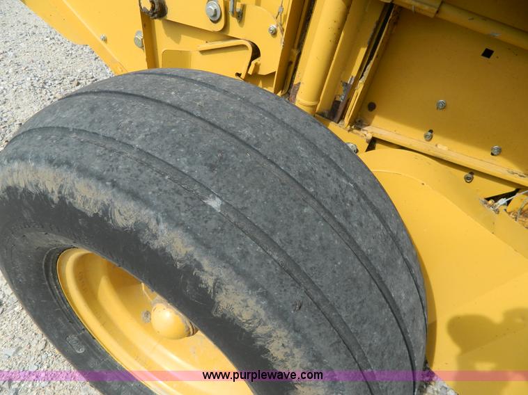 image for item J8823 2001 Vermeer 605XL round baler