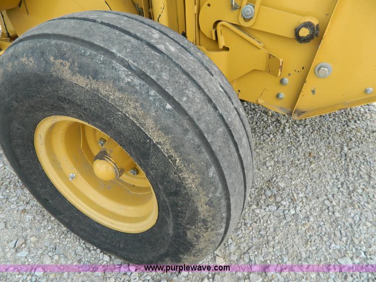 image for item J8823 2001 Vermeer 605XL round baler