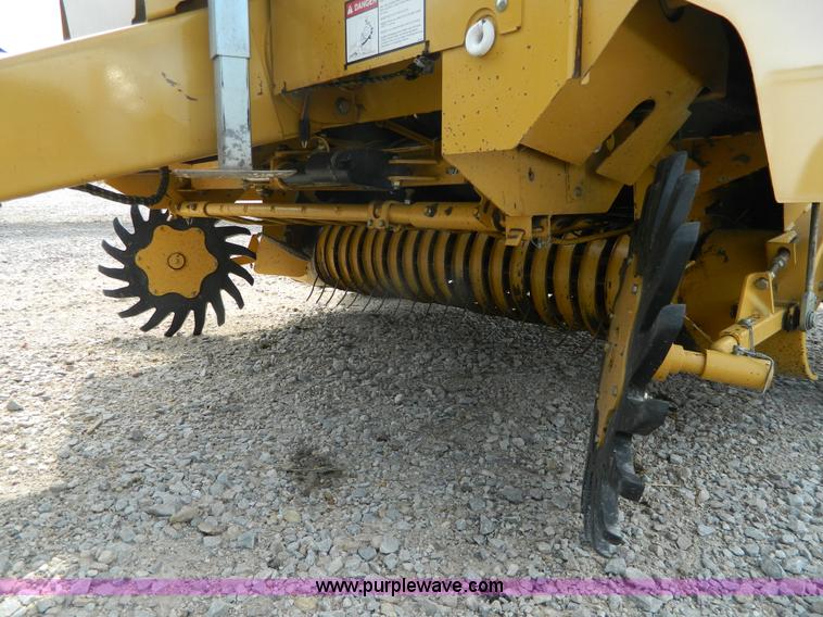 image for item J8823 2001 Vermeer 605XL round baler