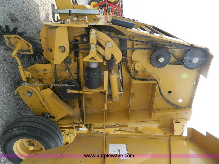 image for item J8823 2001 Vermeer 605XL round baler