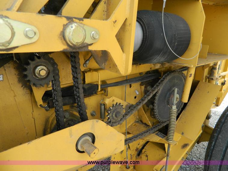 image for item J8823 2001 Vermeer 605XL round baler
