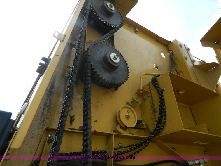 image for item J8823 2001 Vermeer 605XL round baler