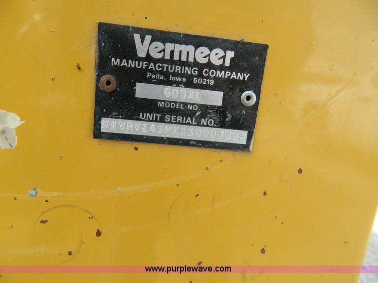 image for item J8823 2001 Vermeer 605XL round baler