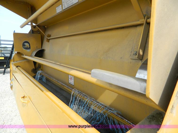 image for item J8823 2001 Vermeer 605XL round baler