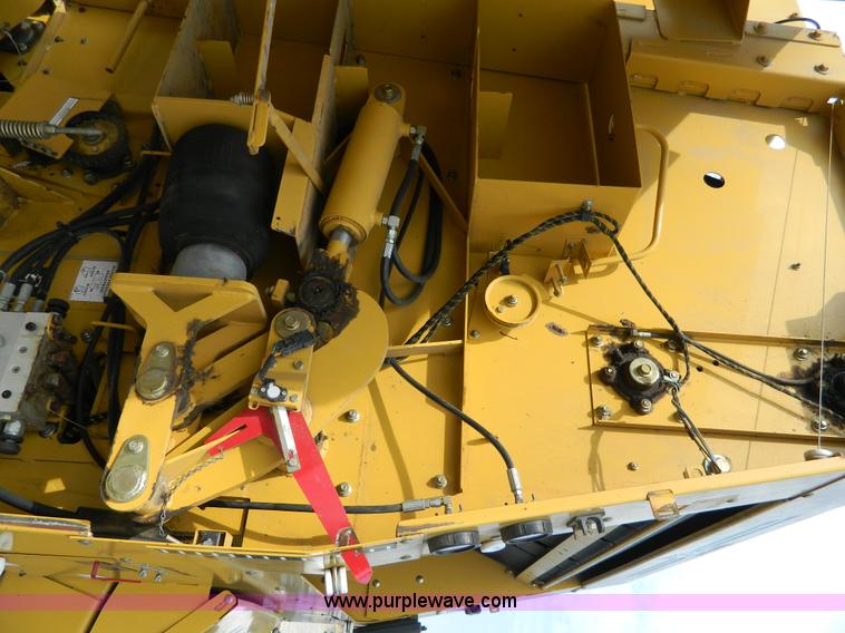 image for item J8823 2001 Vermeer 605XL round baler