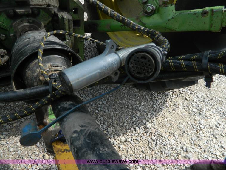 image for item J8823 2001 Vermeer 605XL round baler