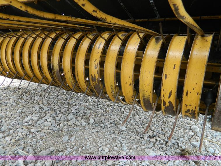 image for item J8823 2001 Vermeer 605XL round baler