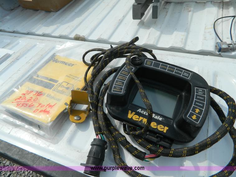 image for item J8823 2001 Vermeer 605XL round baler