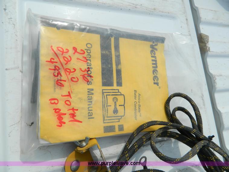 image for item J8823 2001 Vermeer 605XL round baler