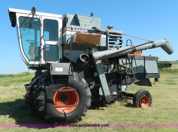 image for item J8848 1981 Gleaner F2 combine