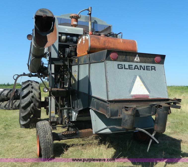 image for item J8848 1981 Gleaner F2 combine