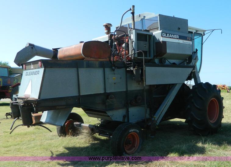 image for item J8848 1981 Gleaner F2 combine