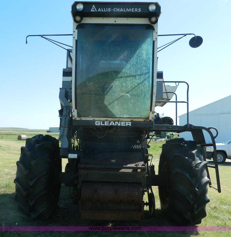 image for item J8848 1981 Gleaner F2 combine