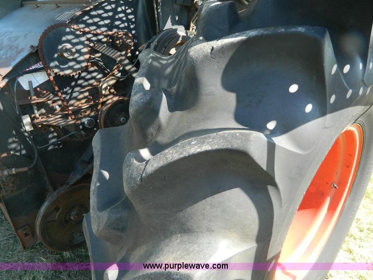 image for item J8848 1981 Gleaner F2 combine