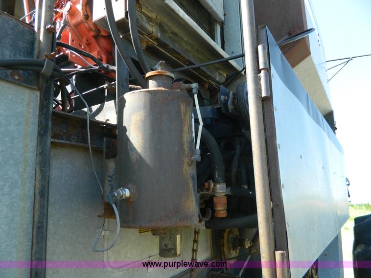 image for item J8848 1981 Gleaner F2 combine