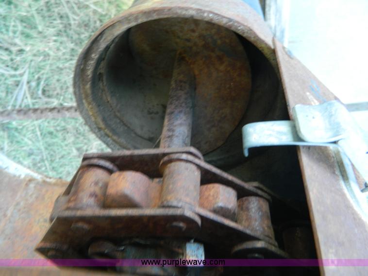 image for item J8848 1981 Gleaner F2 combine