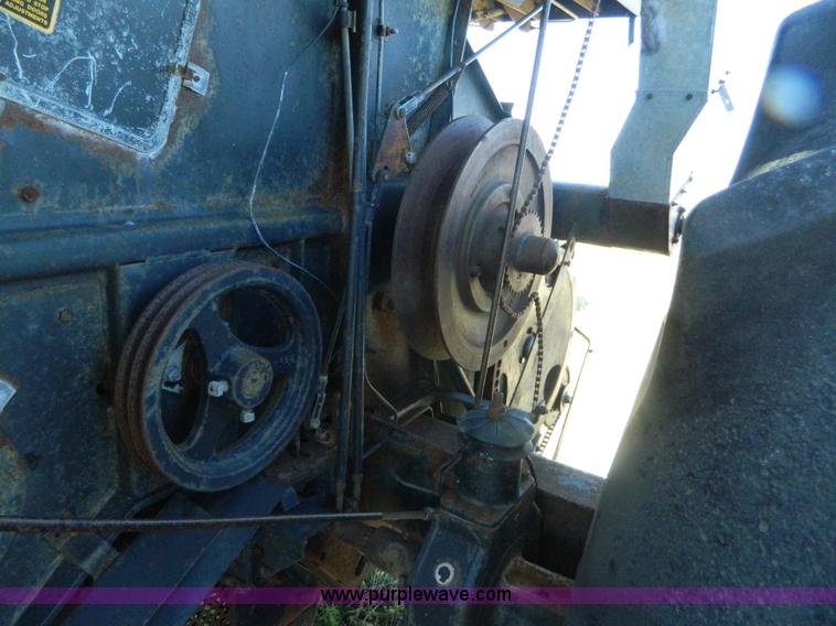 image for item J8848 1981 Gleaner F2 combine