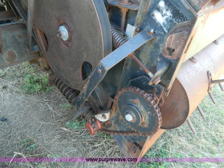 image for item J8848 1981 Gleaner F2 combine