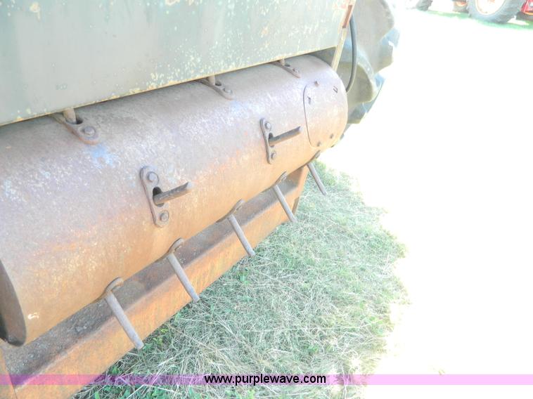 image for item J8848 1981 Gleaner F2 combine