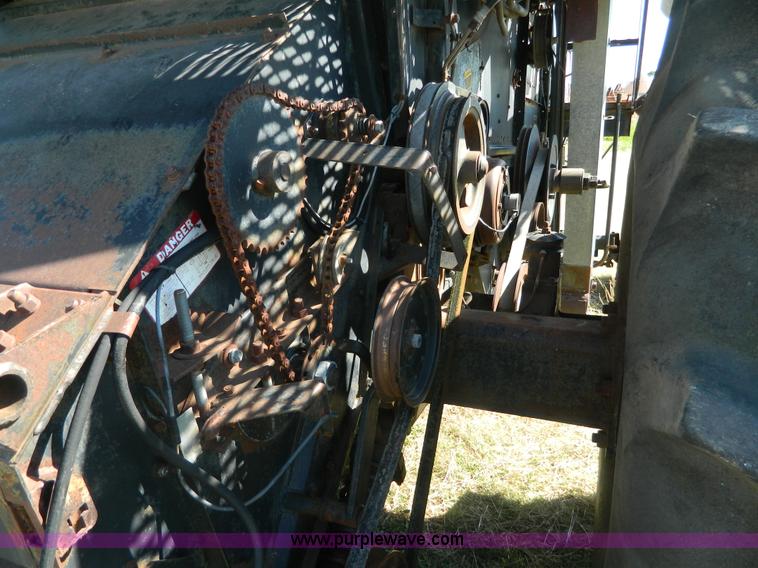 image for item J8848 1981 Gleaner F2 combine