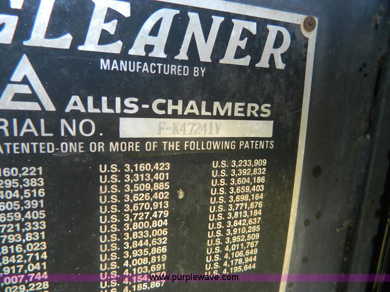 image for item J8848 1981 Gleaner F2 combine