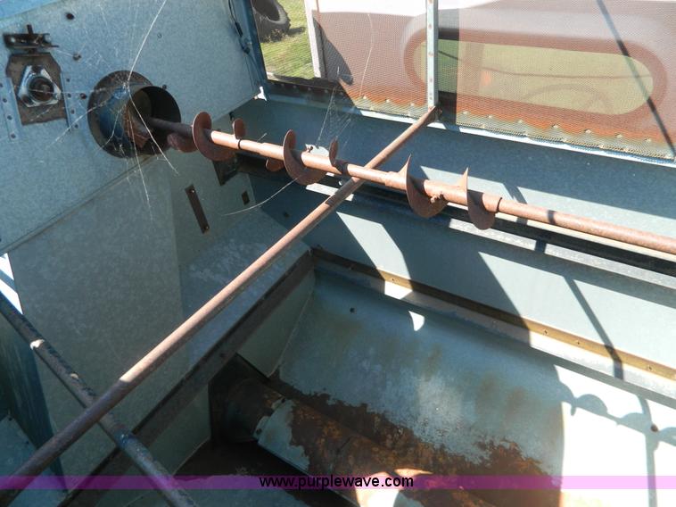 image for item J8848 1981 Gleaner F2 combine