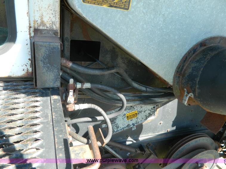 image for item J8848 1981 Gleaner F2 combine