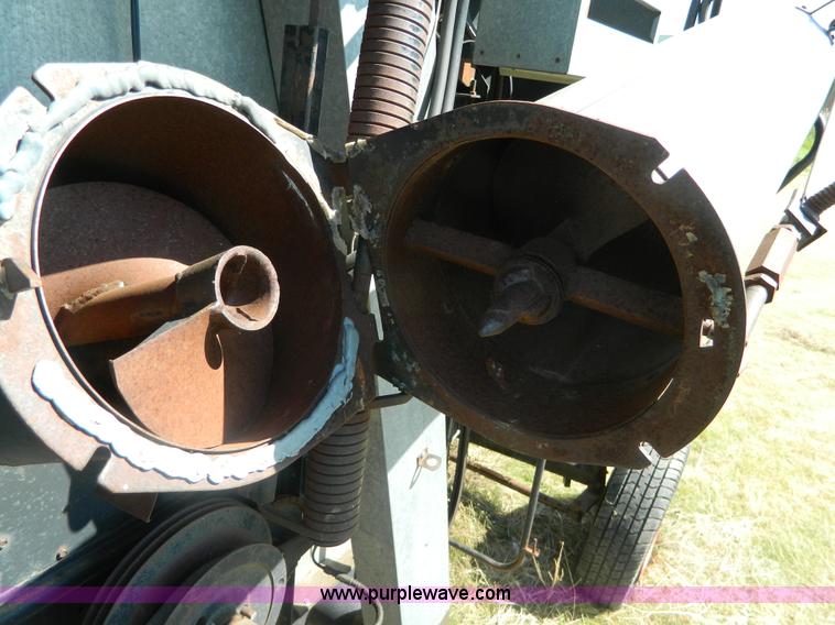 image for item J8848 1981 Gleaner F2 combine