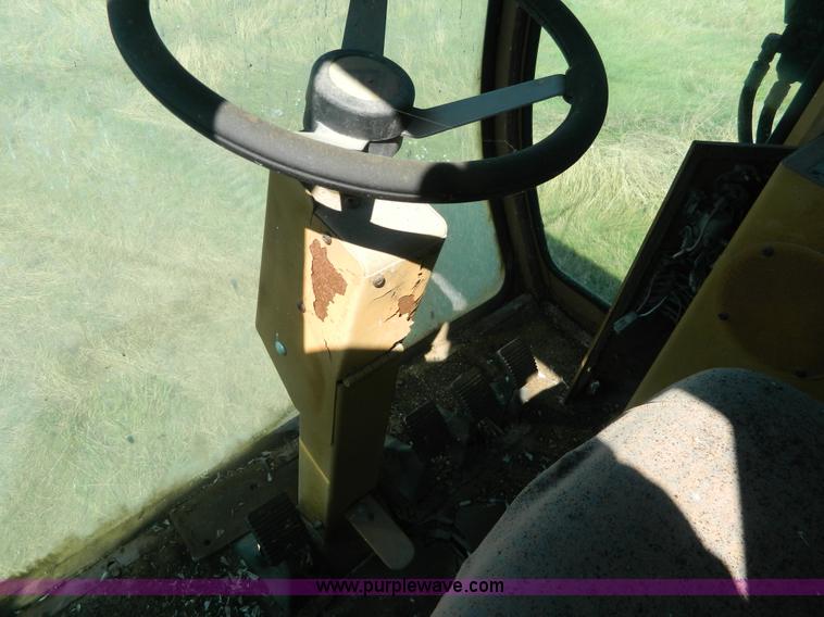 image for item J8848 1981 Gleaner F2 combine