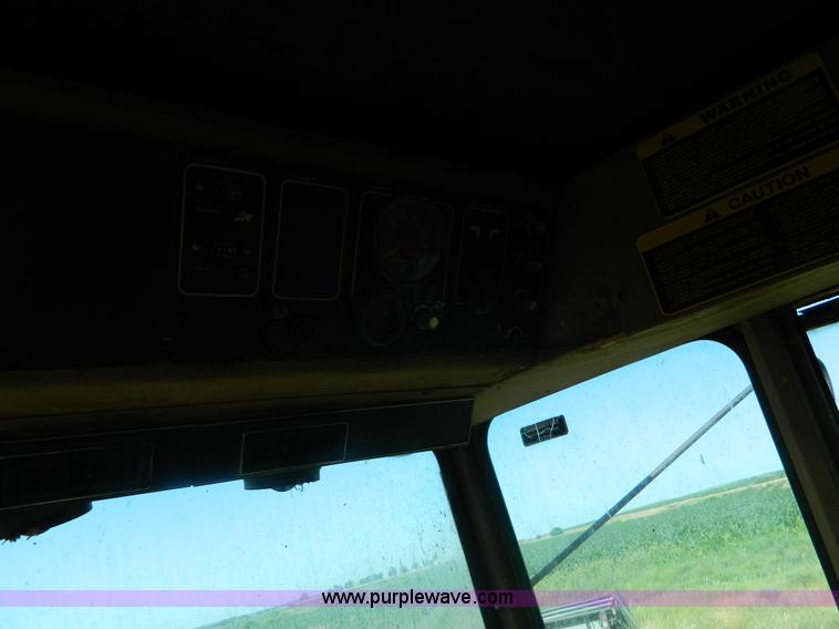 image for item J8848 1981 Gleaner F2 combine