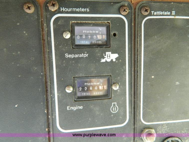 image for item J8848 1981 Gleaner F2 combine