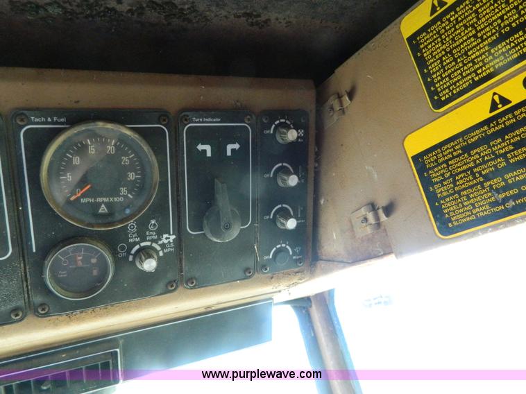 image for item J8848 1981 Gleaner F2 combine