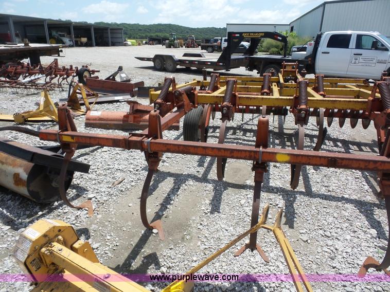 image for item K1643 Chisel plow