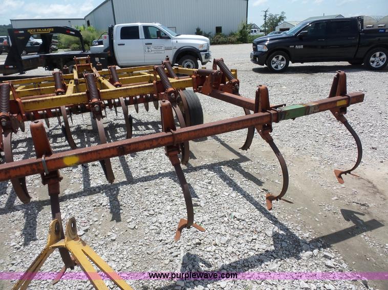 image for item K1643 Chisel plow