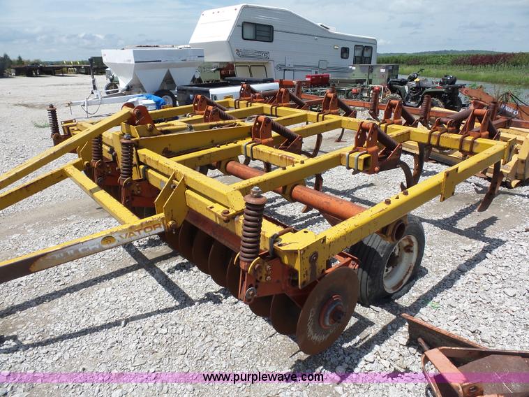 image for item K1643 Chisel plow