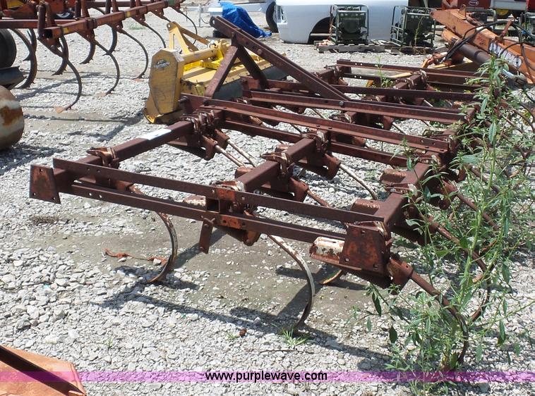 image for item K1656 Chisel plow