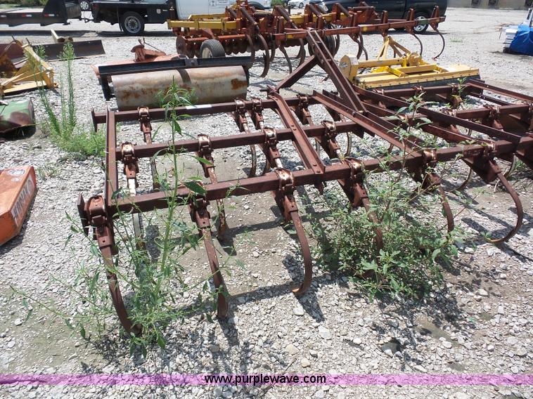 image for item K1656 Chisel plow