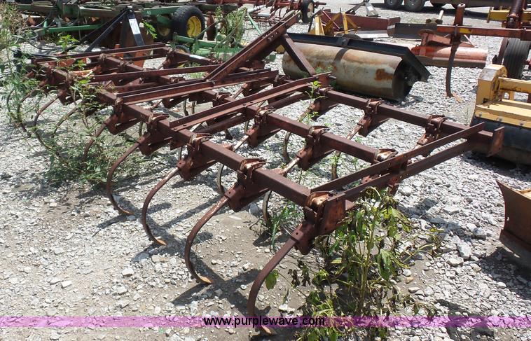 image for item K1656 Chisel plow