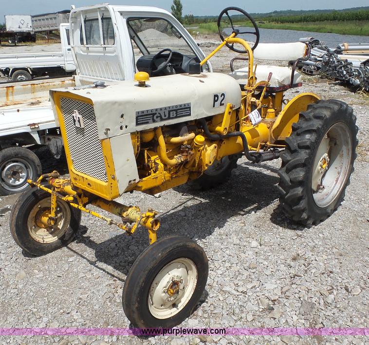 image for item K1672 International Cub tractor