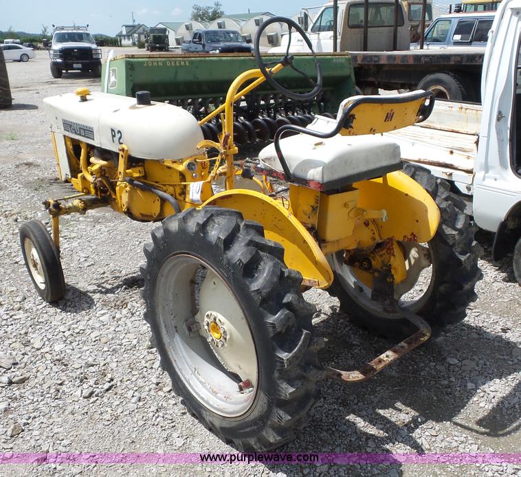 image for item K1672 International Cub tractor