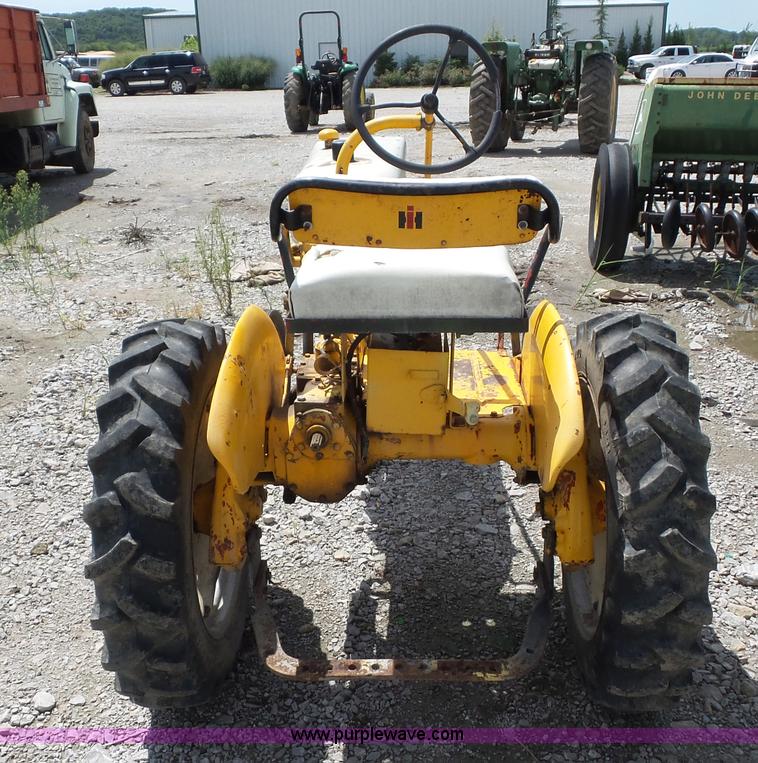image for item K1672 International Cub tractor