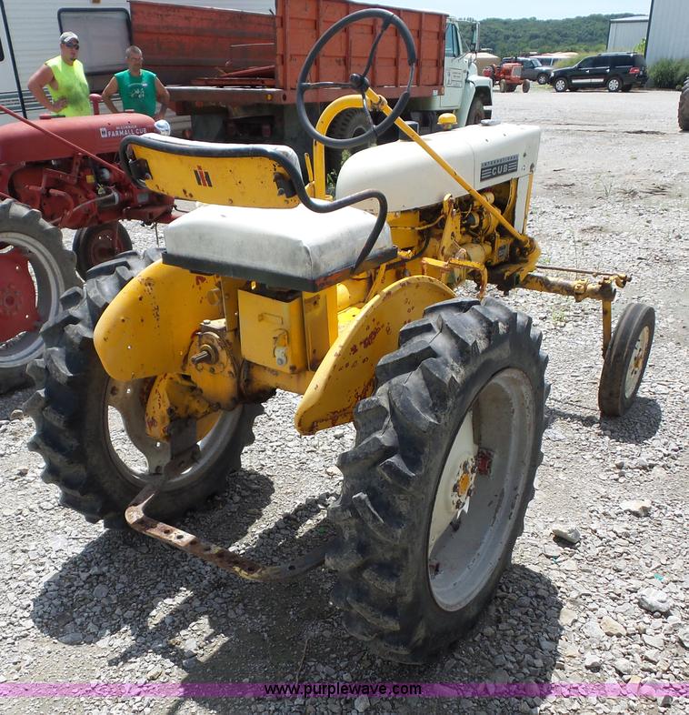 image for item K1672 International Cub tractor