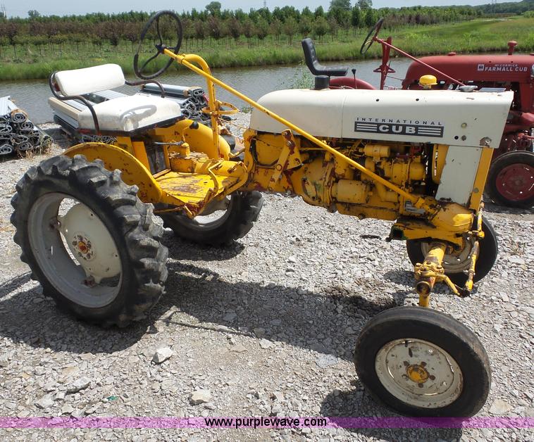 image for item K1672 International Cub tractor