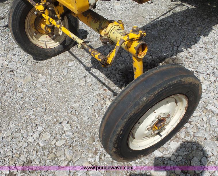 image for item K1672 International Cub tractor