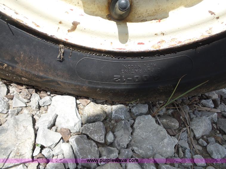 image for item K1672 International Cub tractor