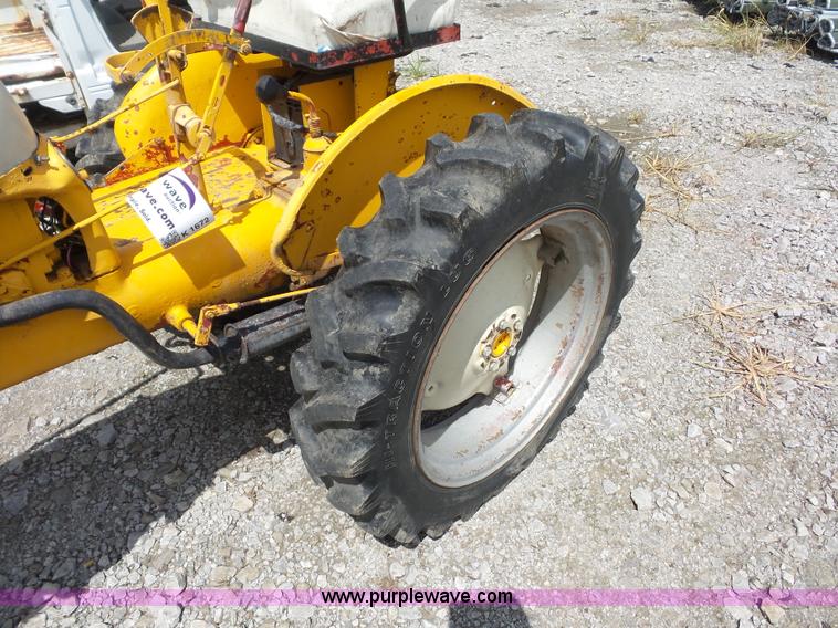 image for item K1672 International Cub tractor