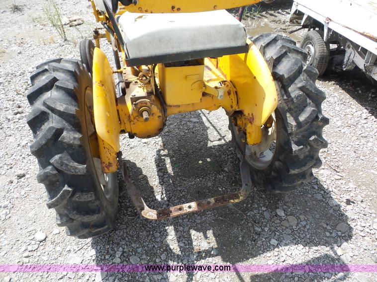 image for item K1672 International Cub tractor