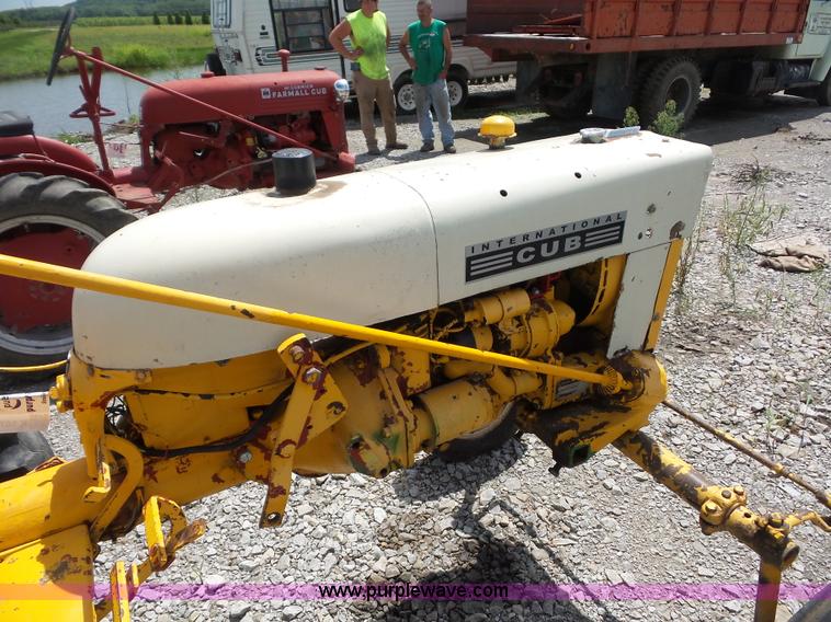 image for item K1672 International Cub tractor