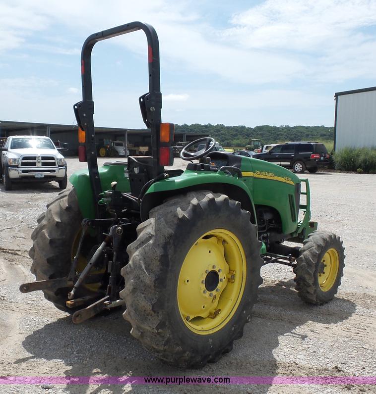 image for item K1673 2004 John Deere 4320 tractor